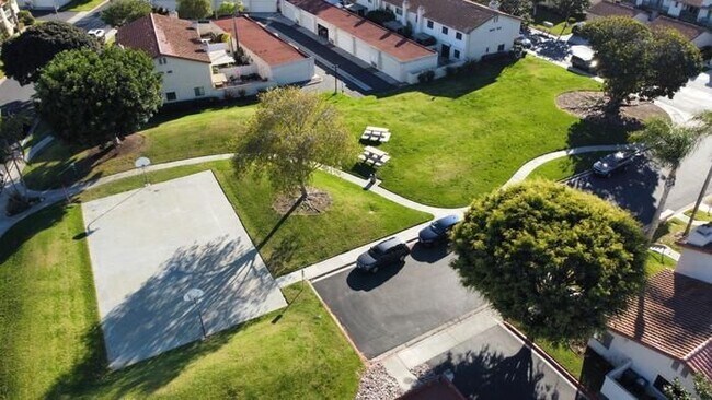 Building Photo - 6863 Alderwood Dr