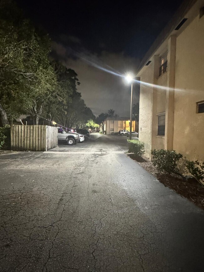 Building Photo - 10821 N Military Trl