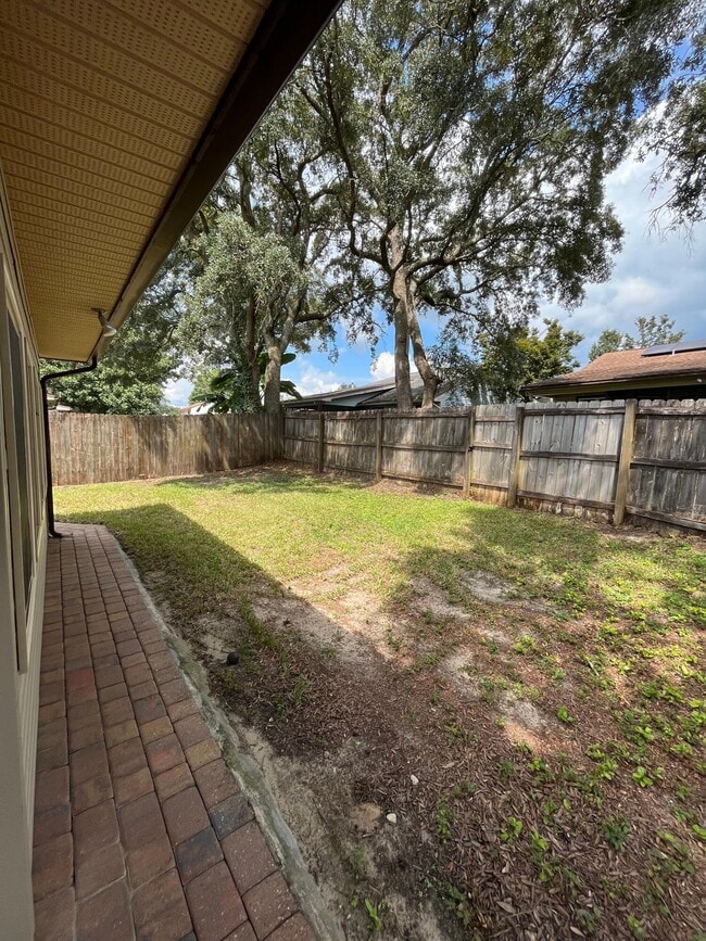Building Photo - 3945 Balsam Dr