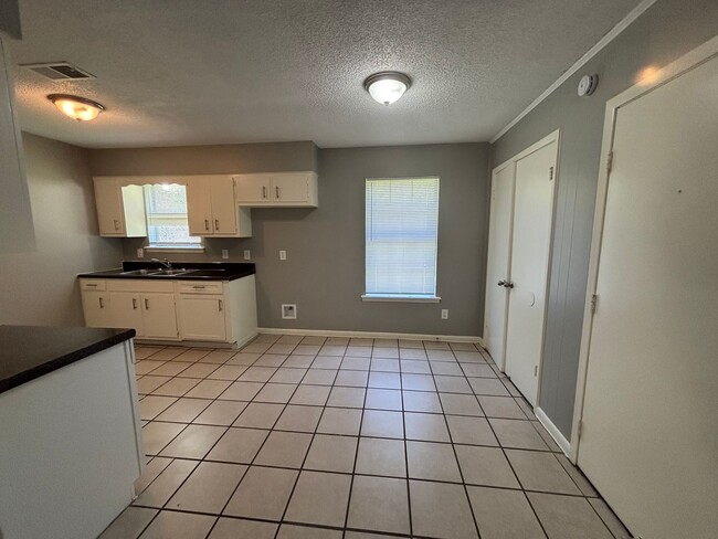 Building Photo - 5168 Corkwood Dr