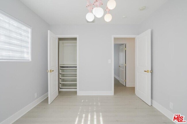 Building Photo - 9620 Woodale Ave