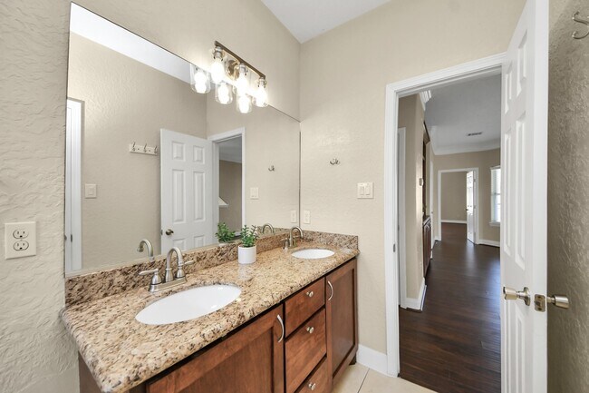 Building Photo - 1493 Silverado Dr