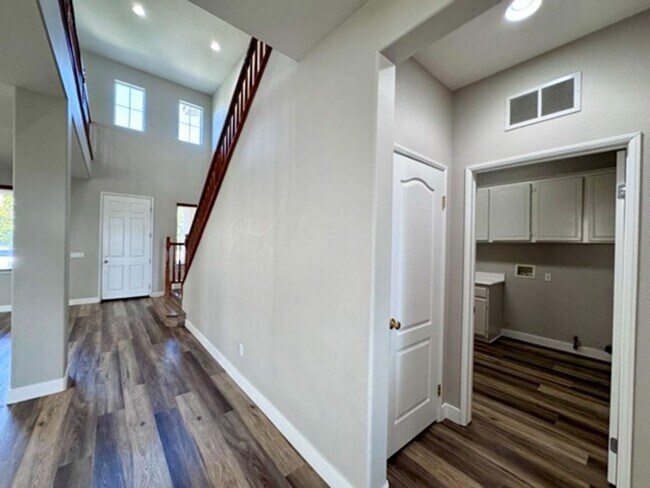 Building Photo - Oversized 5 bedroom Copper Canyon Murrieta...