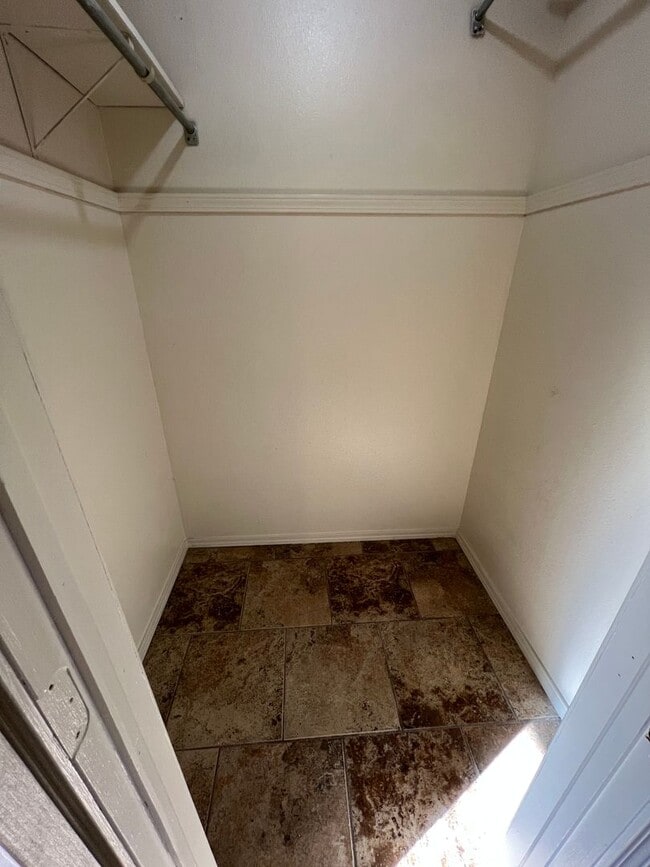 Building Photo - 3 Bed 1.5 Bath Total Electric House, With 1 Car Garage. Yard Care Included.