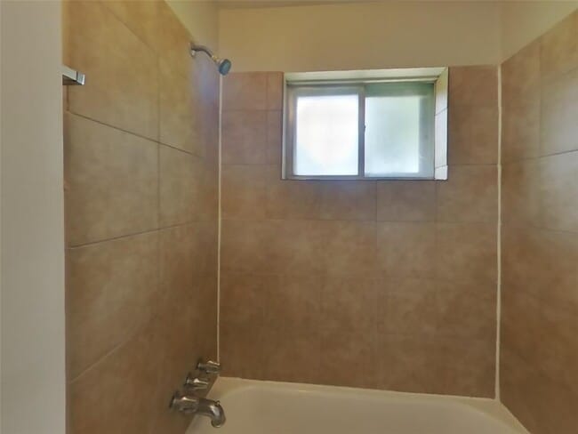 Building Photo - 4827 Casemont Dr
