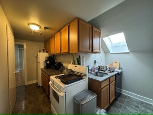 Building Photo - 26 Conklin St