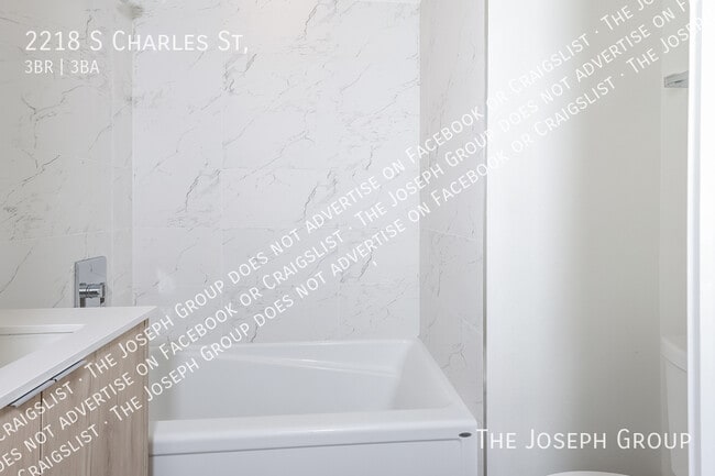 Building Photo - 2218 S Charles St