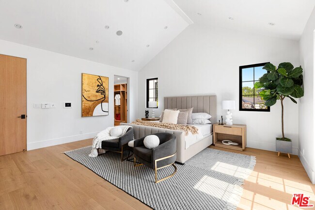 Building Photo - 2565 Patricia Ave