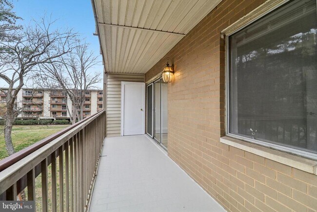 Building Photo - 10300 Westlake Dr