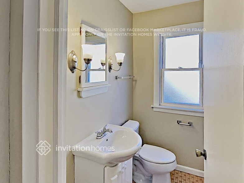 Building Photo - 7162 N Moody Ave