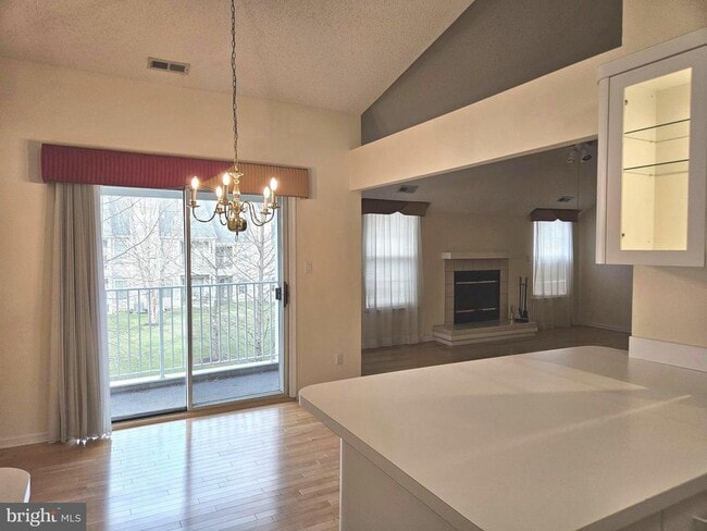 Building Photo - 409 Talon Ct