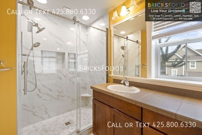 Building Photo - Picture Yourself Living in This East-Facing Bothell Home in the Northshore School District.