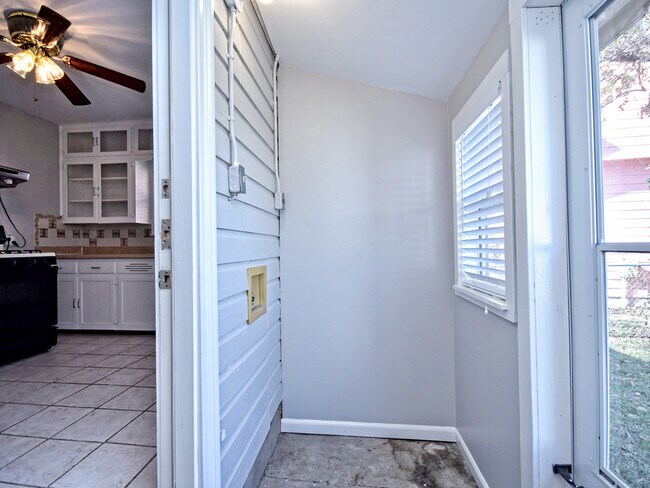 Building Photo - Charming 2 bed/1 bath home in the East side