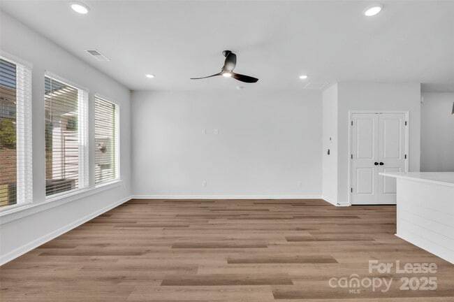 Building Photo - 153 Halite Ln