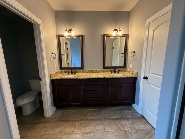 Building Photo - 3 Bedroom 3 Bath Pool Home in Columbia off...