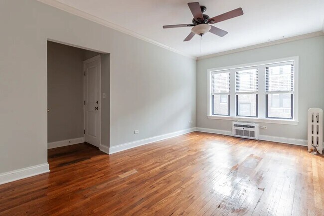 Building Photo - 740 W Addison St