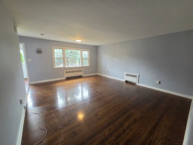 Building Photo - 116 Greenlawn Ave