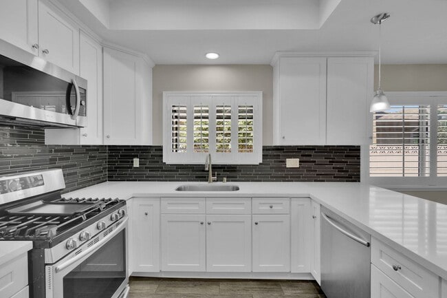 Building Photo - Fully Remodeled 4-Bedroom Single-Story ADU...