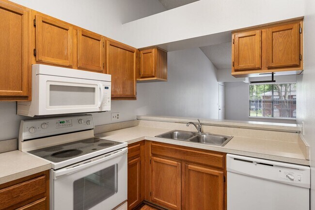Building Photo - 2/2 Condo With Screened Patio in Conway area