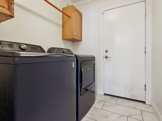 Building Photo - 7733 W Southgate Ave