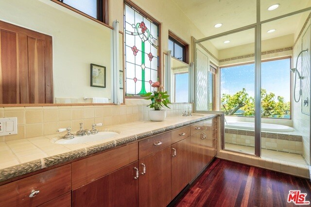 Building Photo - 3916 Rambla Orienta