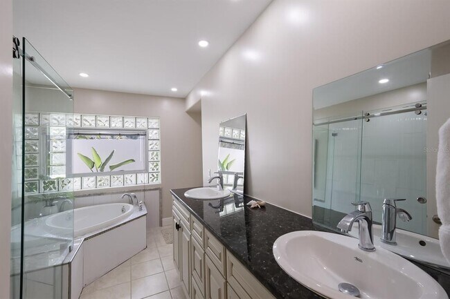 Building Photo - 567 Bird Key Dr