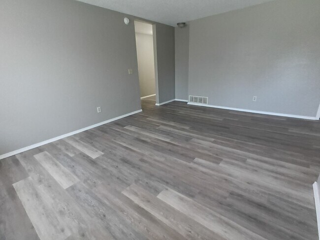 Building Photo - 107 W Campbell Dr