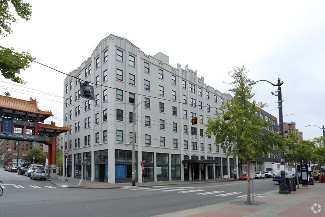 Building Photo - Publix