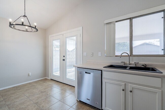 Building Photo - Mesa home near Skyline Park!