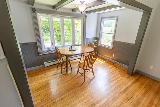 Building Photo - 2 Bedroom Ranch with Solar Panels, great e...