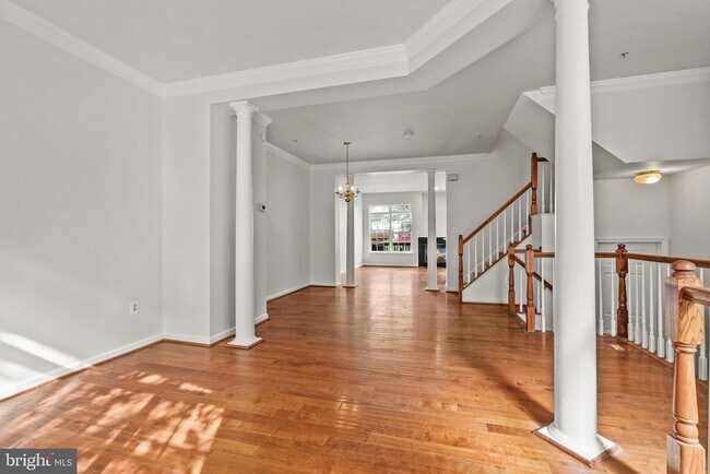 Building Photo - 13044 Town Commons Dr