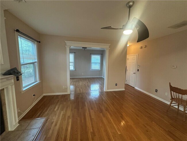 Building Photo - 61 Longwood Ct