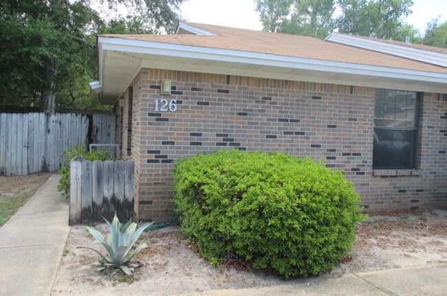 Primary Photo - 126 Classic Ct