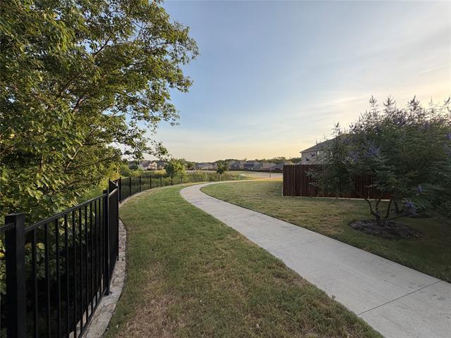 Building Photo - 2104 Mdw Pk Dr