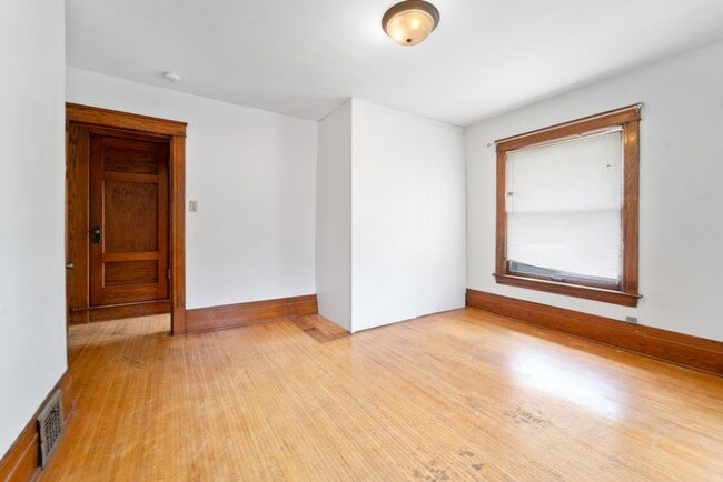 Building Photo - 513 W 22nd St