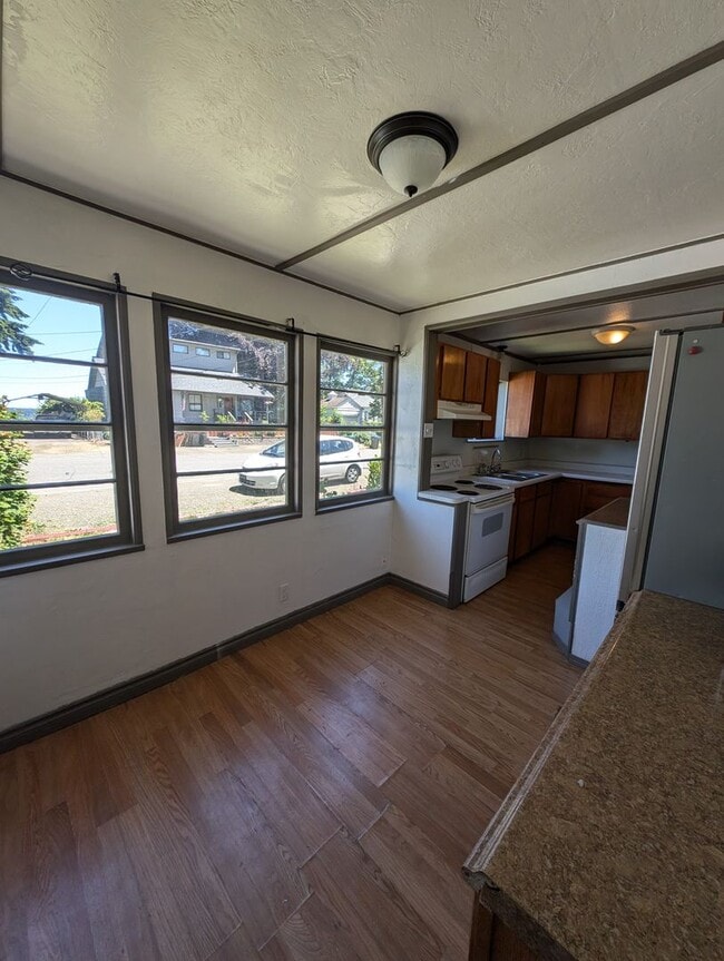 Building Photo - A Quarky Bremerton Original! Tons of Space...
