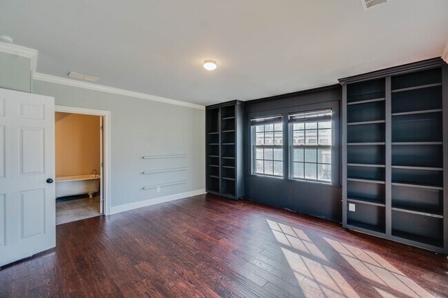 Building Photo - Newly Updated 4/3 in Howell Station w/ Ful...