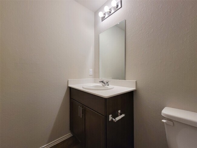 Building Photo - 942 Amesbury Ct