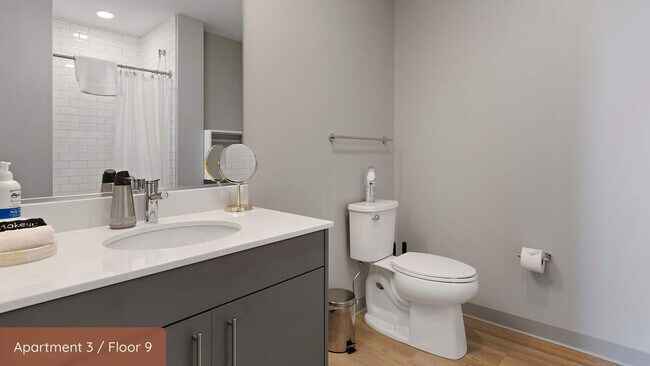 Building Photo - 853 W Blackhawk St