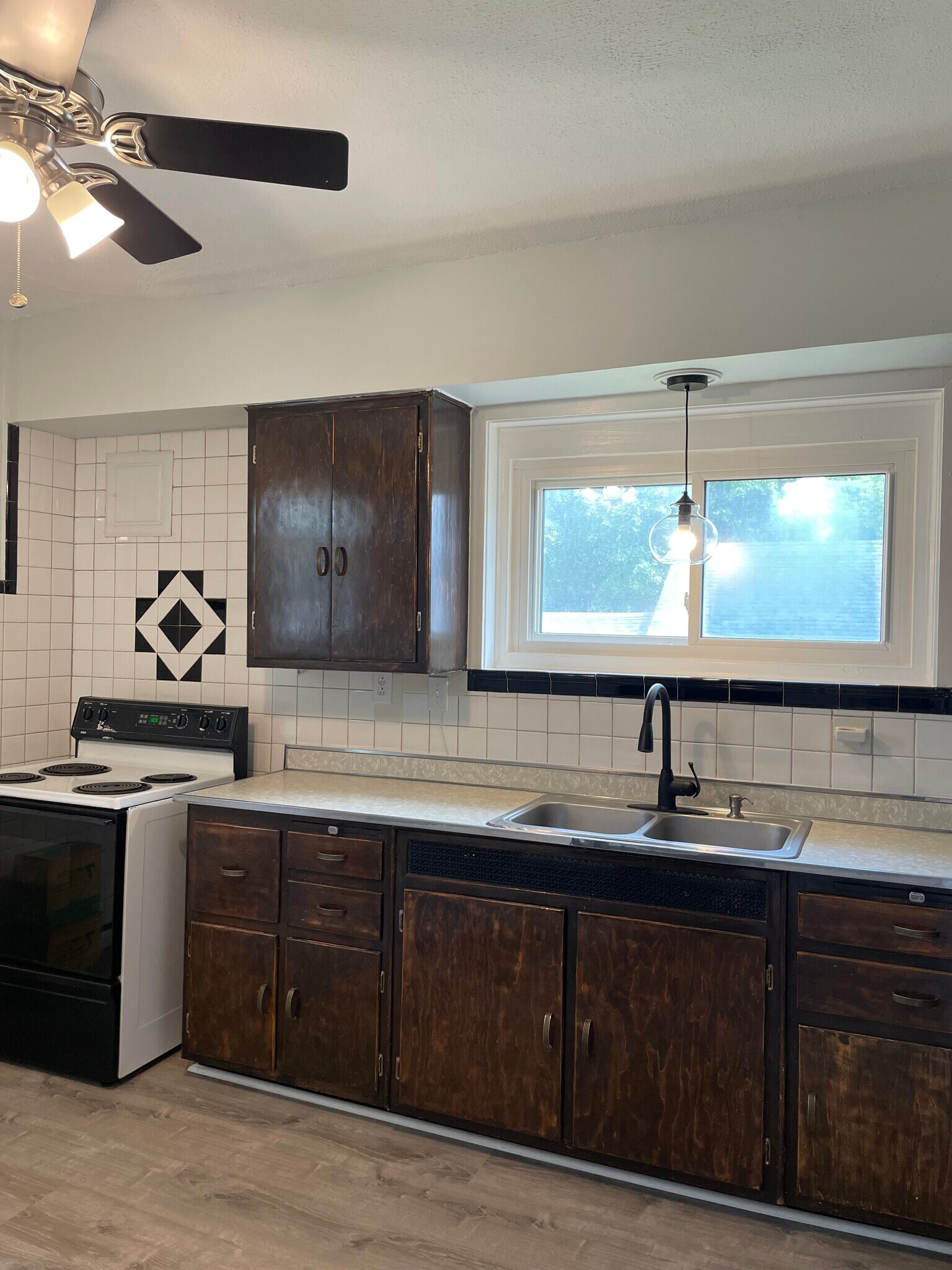 Kitchen - 4417 Rosa Ave