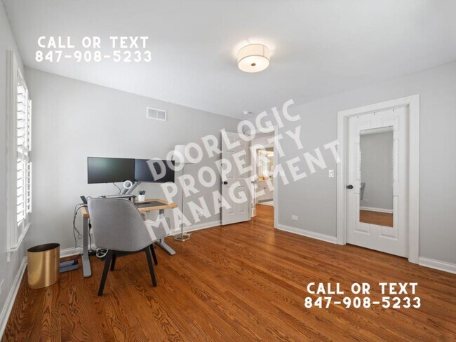 Building Photo - 735 W 8th St