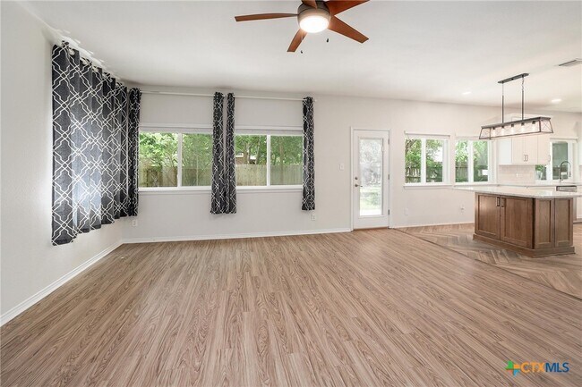 Building Photo - 703 Ivy Ct
