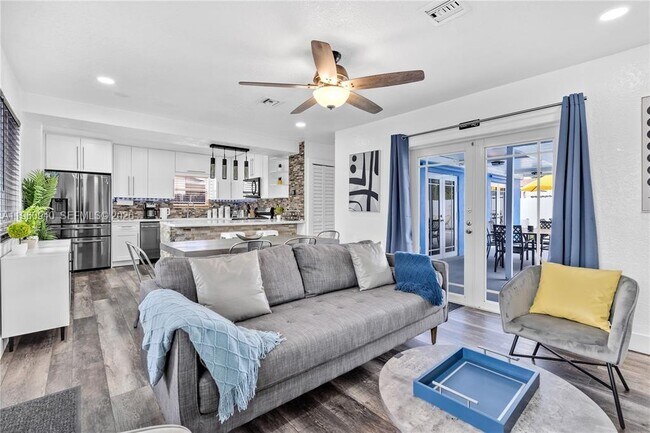 Building Photo - 7831 Hope St