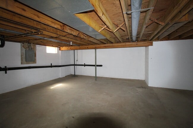 Building Photo - Two Bedroom Duplex