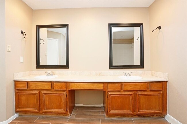 Building Photo - 21623 Park York Dr