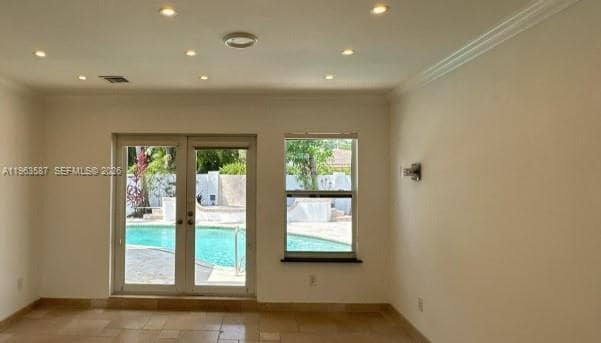 Building Photo - 827 N Southlake Dr