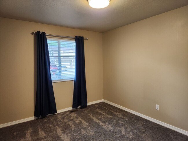 Building Photo - Great 5 Bed 3 Bath Remodeled Home