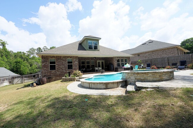Building Photo - Pool Home in Niceville