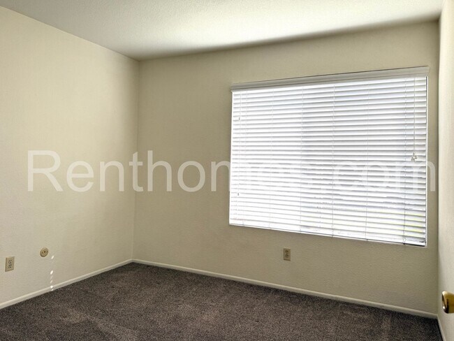 Building Photo - 1553 Palomar Dr