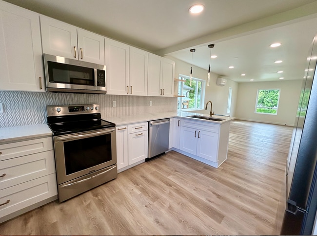 Building Photo - West Seattle/Pigeon Point Home